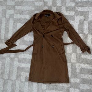 TRENCH COAT 🧥 - Never Worn